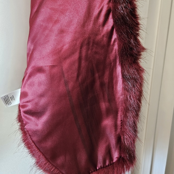 Halogen Lux Faux Fur Maroon Wrap - Picture 6 of 6